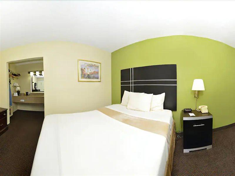 Days Inn Oil City Conference Center Екстер'єр фото