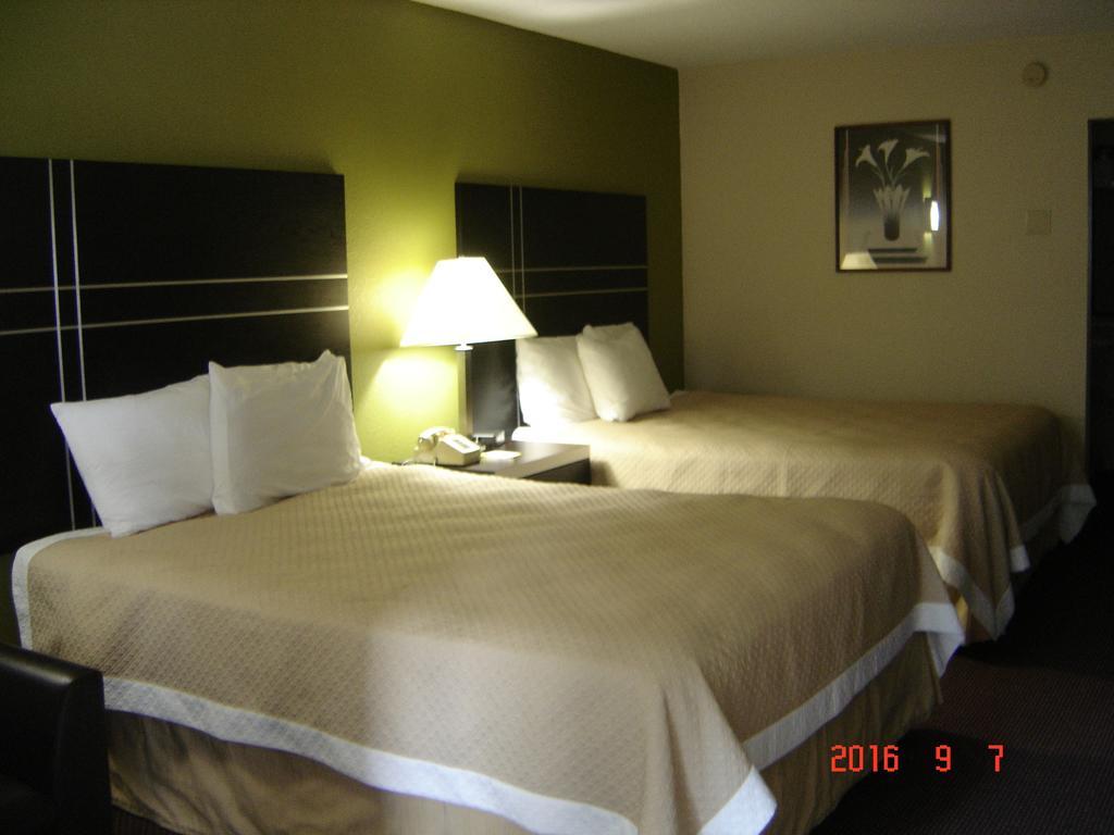 Days Inn Oil City Conference Center Екстер'єр фото