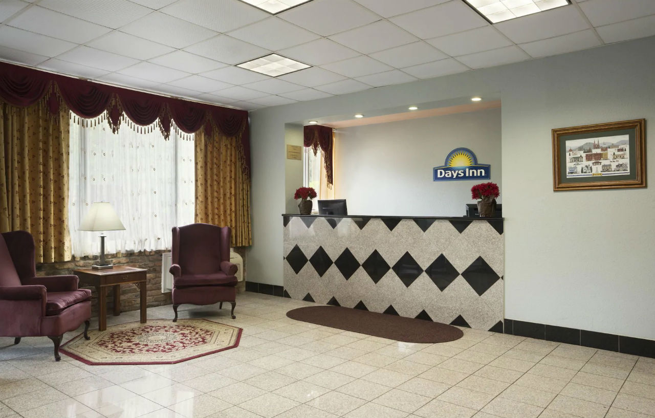 Days Inn Oil City Conference Center Екстер'єр фото