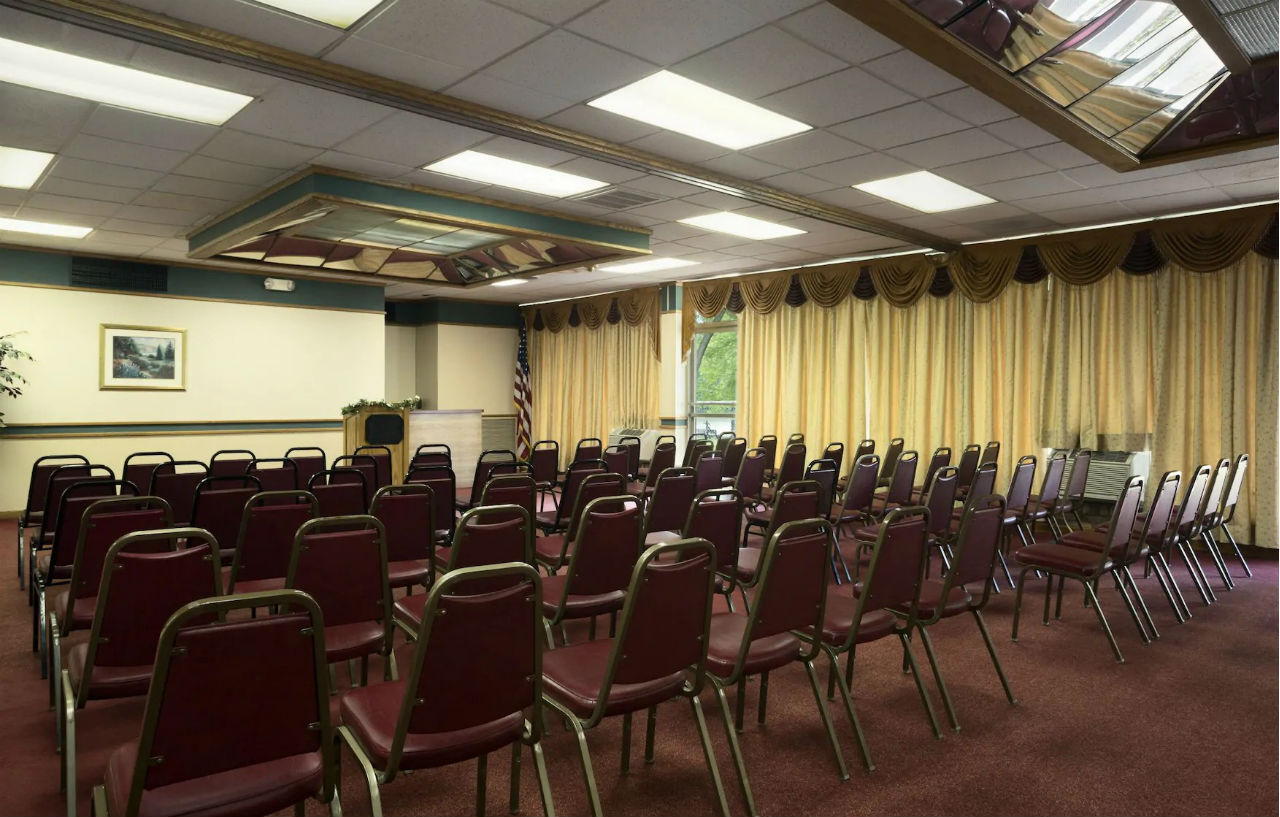Days Inn Oil City Conference Center Екстер'єр фото